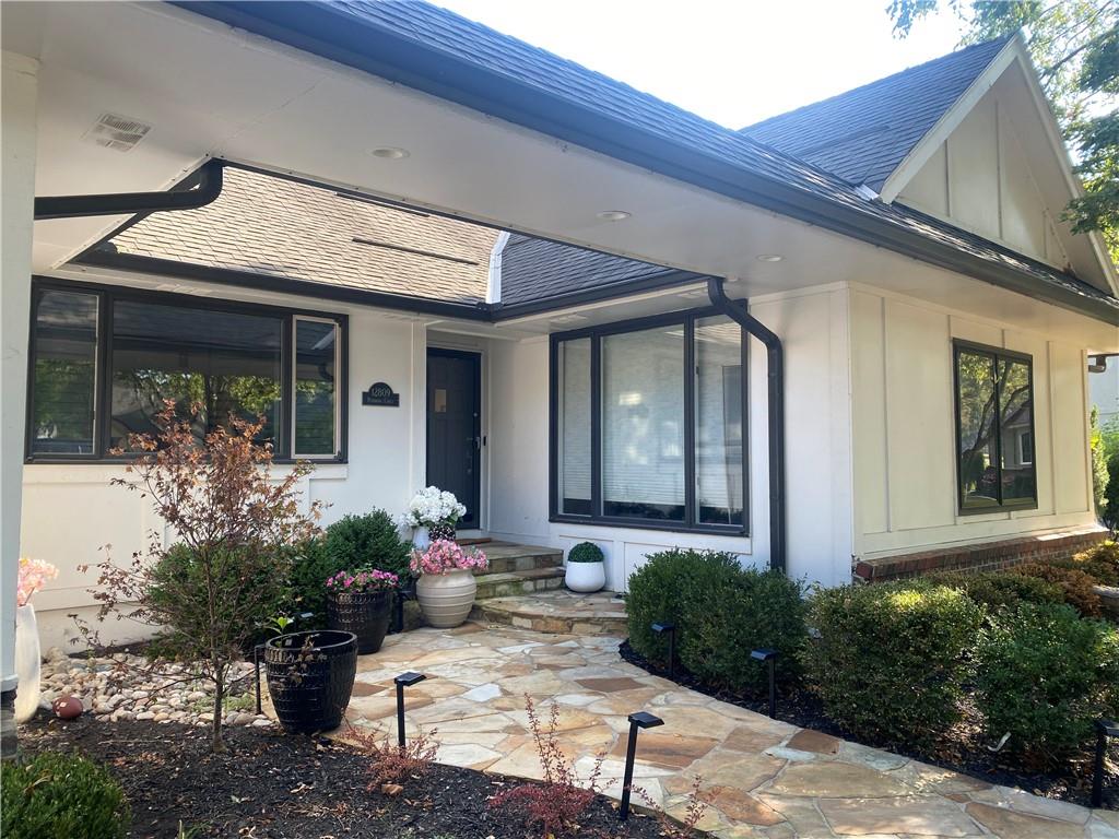 12809 Pembroke Cir, Leawood, KS 66209