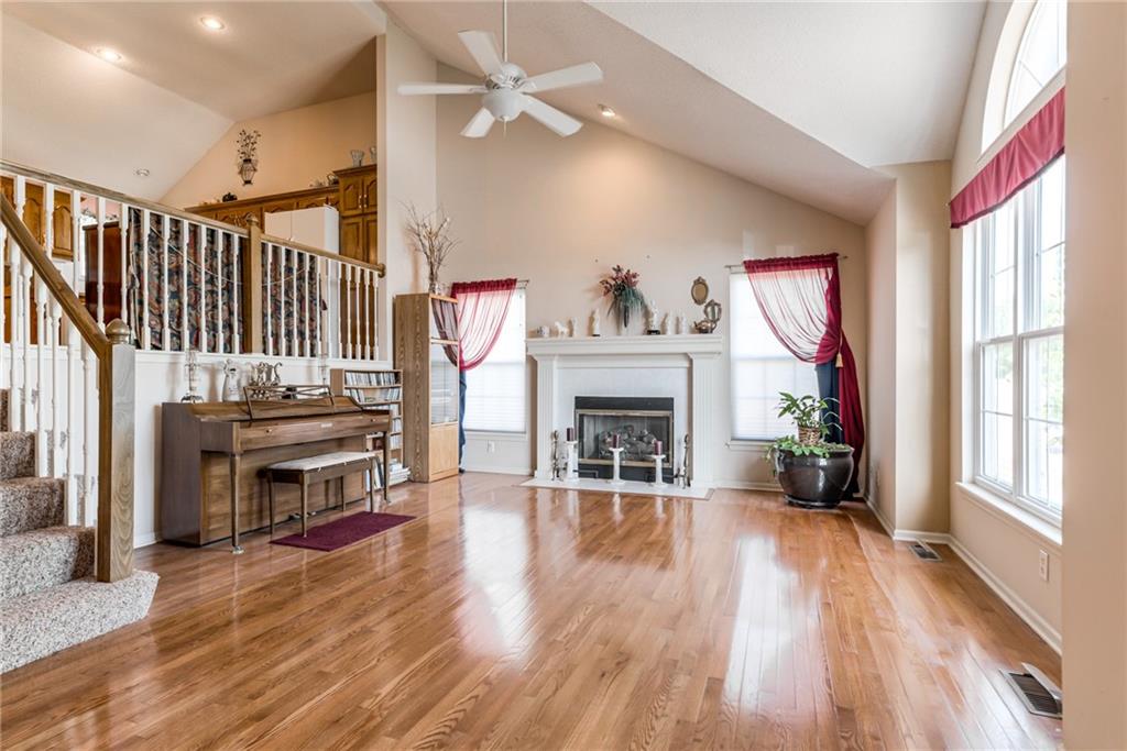 519 E 123rd Ter, Kansas City, MO 64145