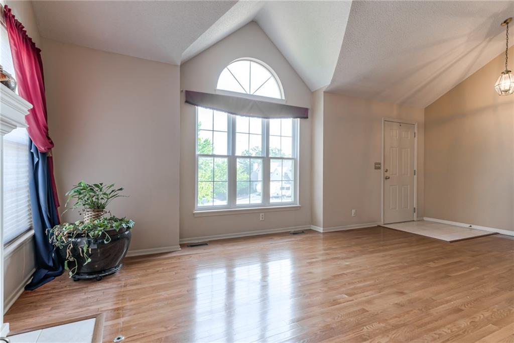 519 E 123rd Ter, Kansas City, MO 64145