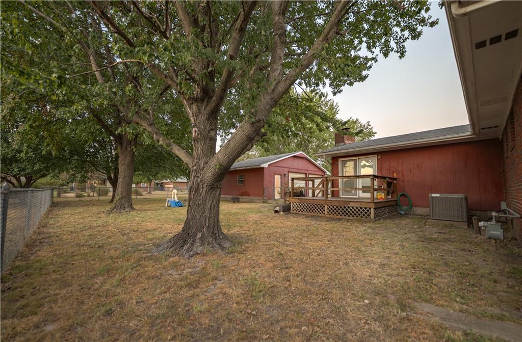 2206 W 1st St, Coffeyville, KS 67337
