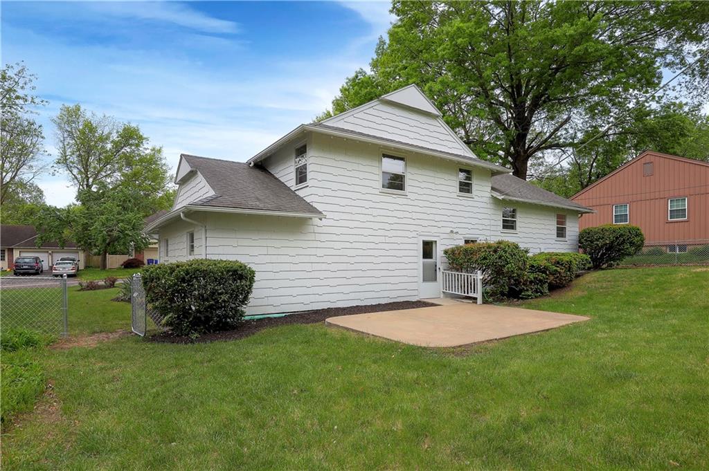 7622 W 97th Ter, Overland Park, KS 66212