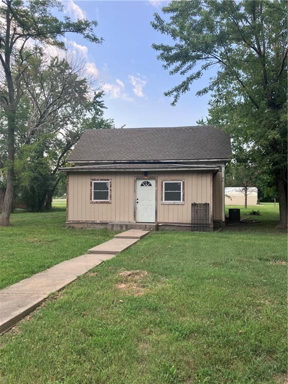 108 W Kansas Ave, Blue Mound, KS 66010