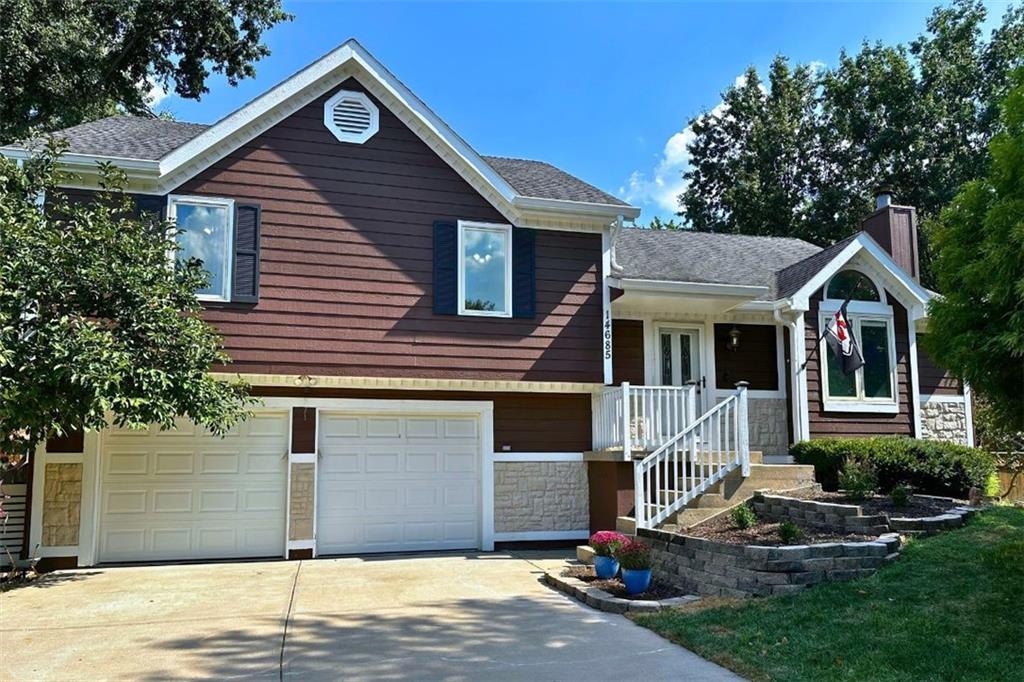 14685 S Constance Ct, Olathe, KS 66062