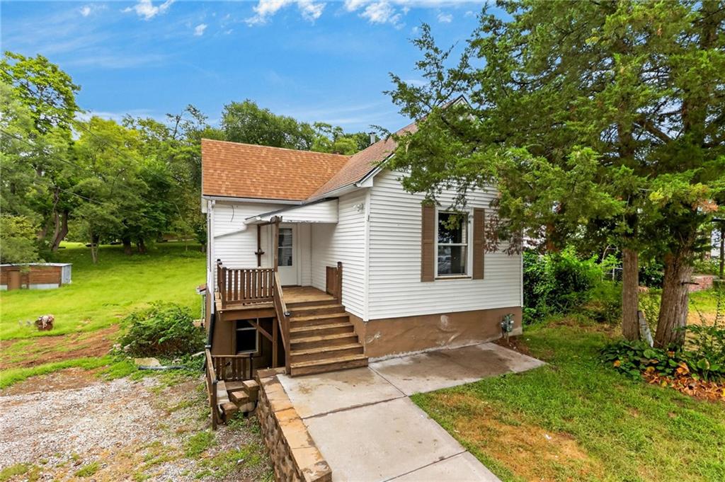 6309 S 3rd St, St Joseph, MO 64504