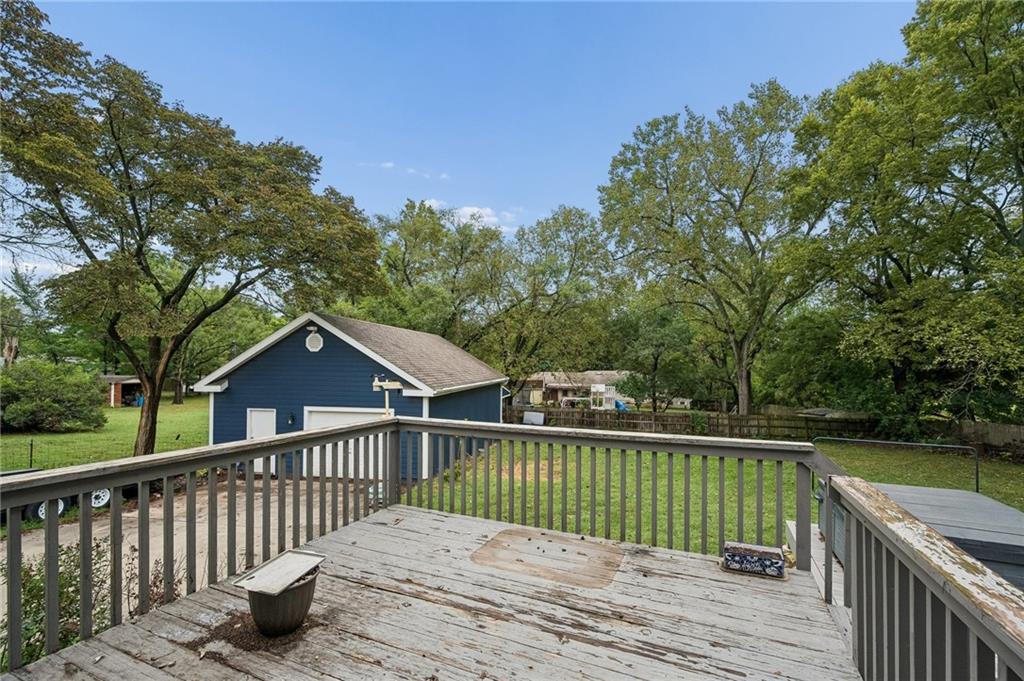 8699 Penner Ave, De Soto, KS 66018