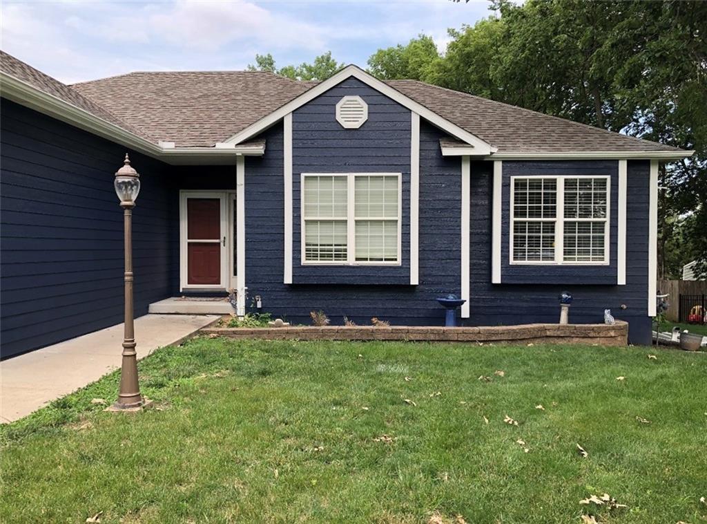 8699 Penner Ave, De Soto, KS 66018