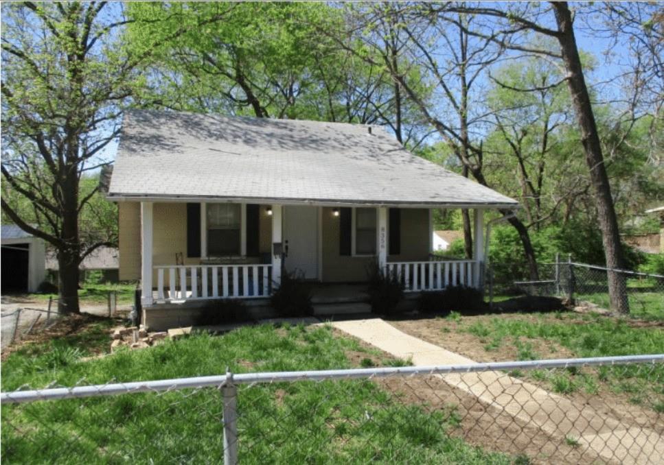 8356 Paseo Blvd, Kansas City, MO 64131