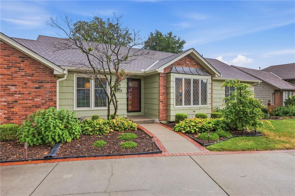 6658 Dearborn Dr, Mission, KS 66205