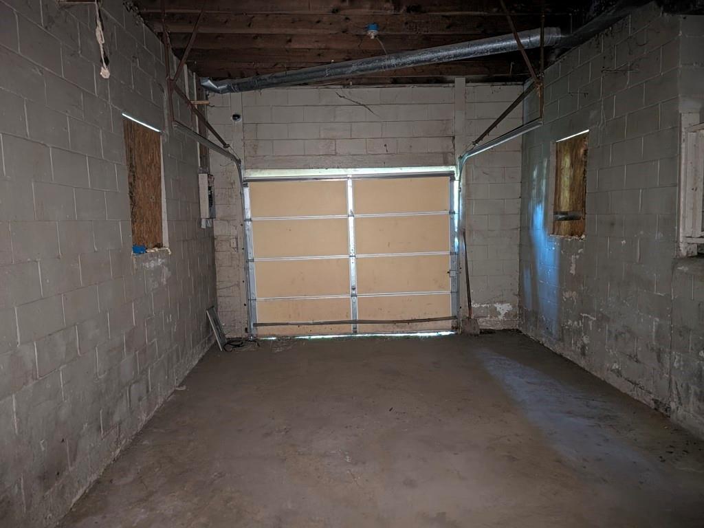 8704 Roberts Ave, Kansas City, MO 64125