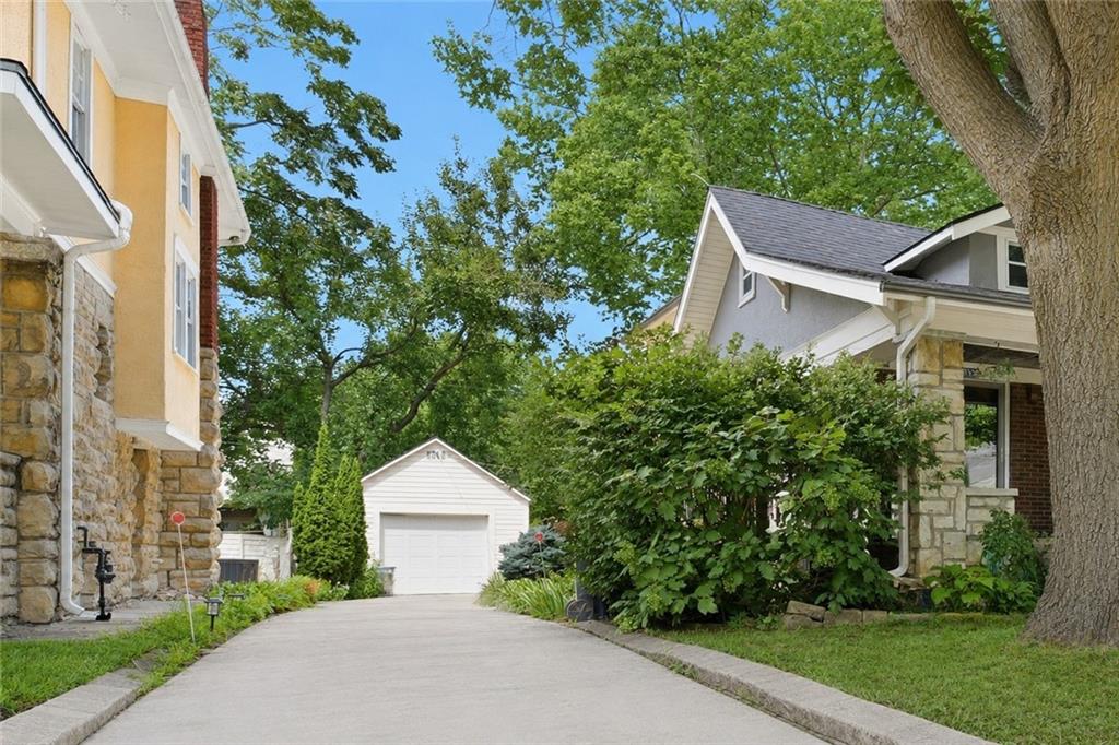 5836 Harrison St, Kansas City, MO 64110