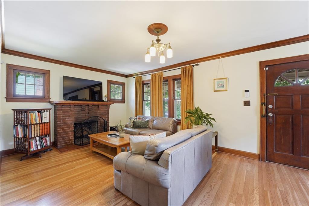 5836 Harrison St, Kansas City, MO 64110
