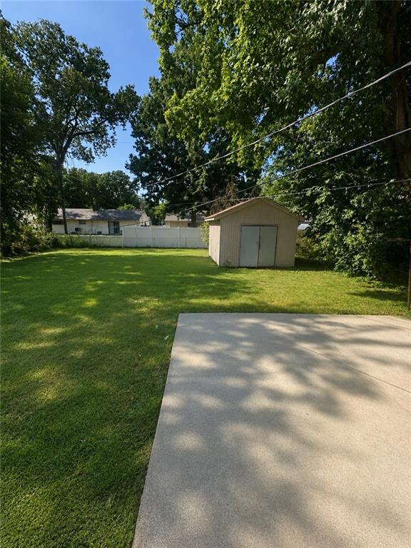 11410 Manchester Ave, Kansas City, MO 64134