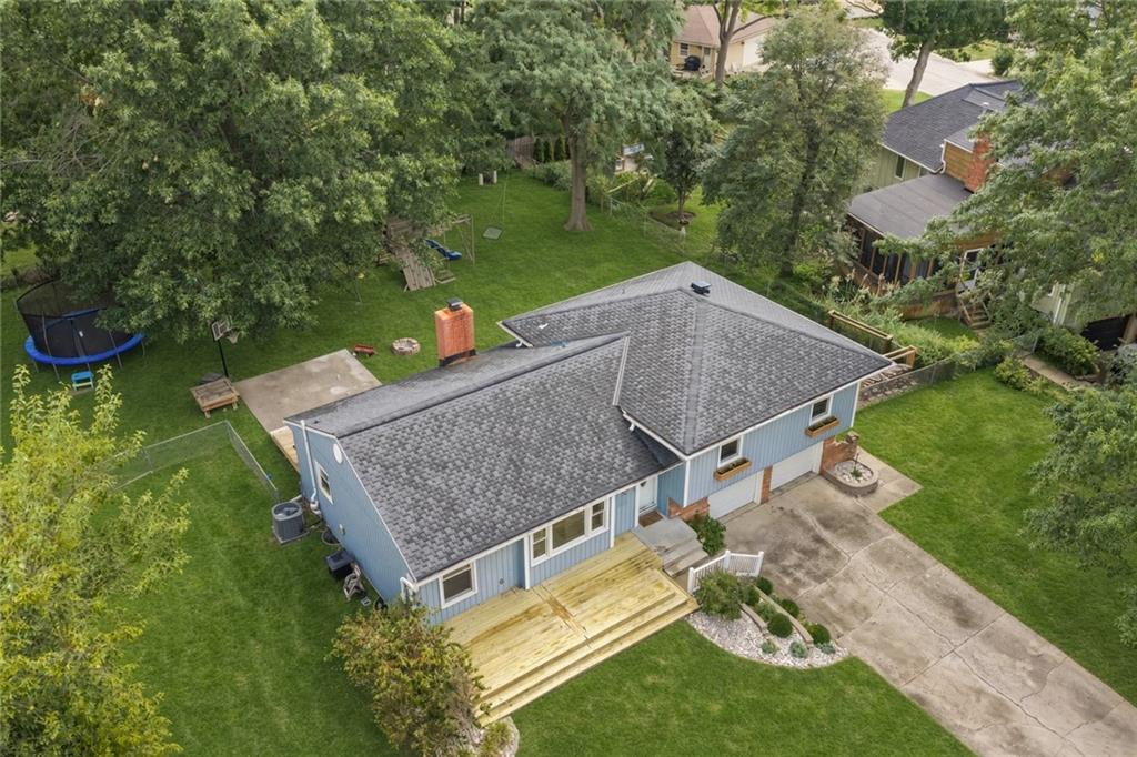 105 Tuscarora Ln, Lake Winnebago, MO 64034