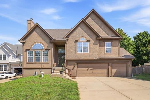 2346 W Piatt Ln, Olathe, KS 66061