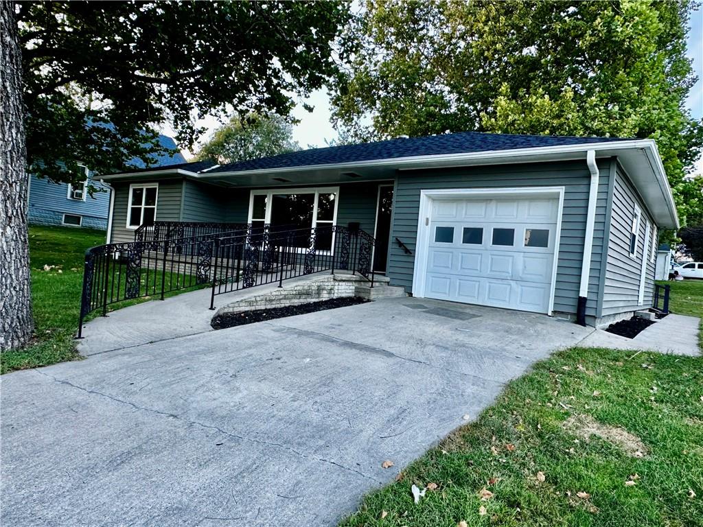 203 W 11th St W, Maryville, MO 64468