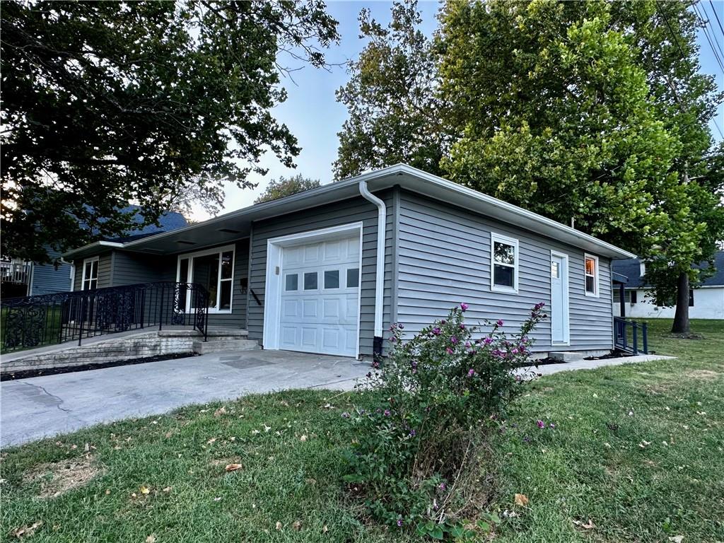 203 W 11th St W, Maryville, MO 64468