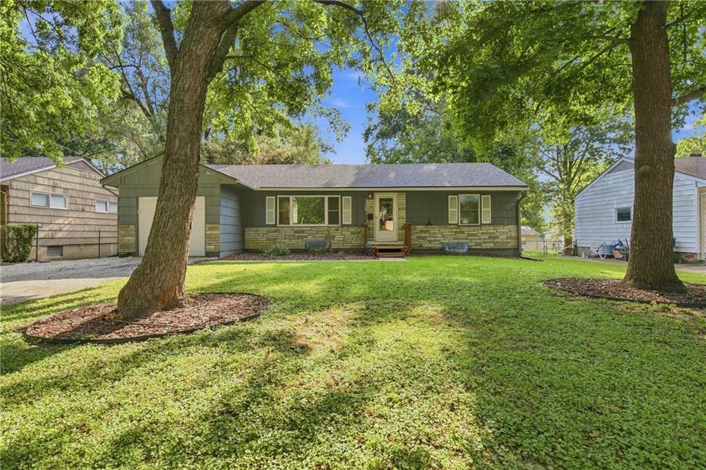 11109 Elmwood Ave, Kansas City, MO 64137