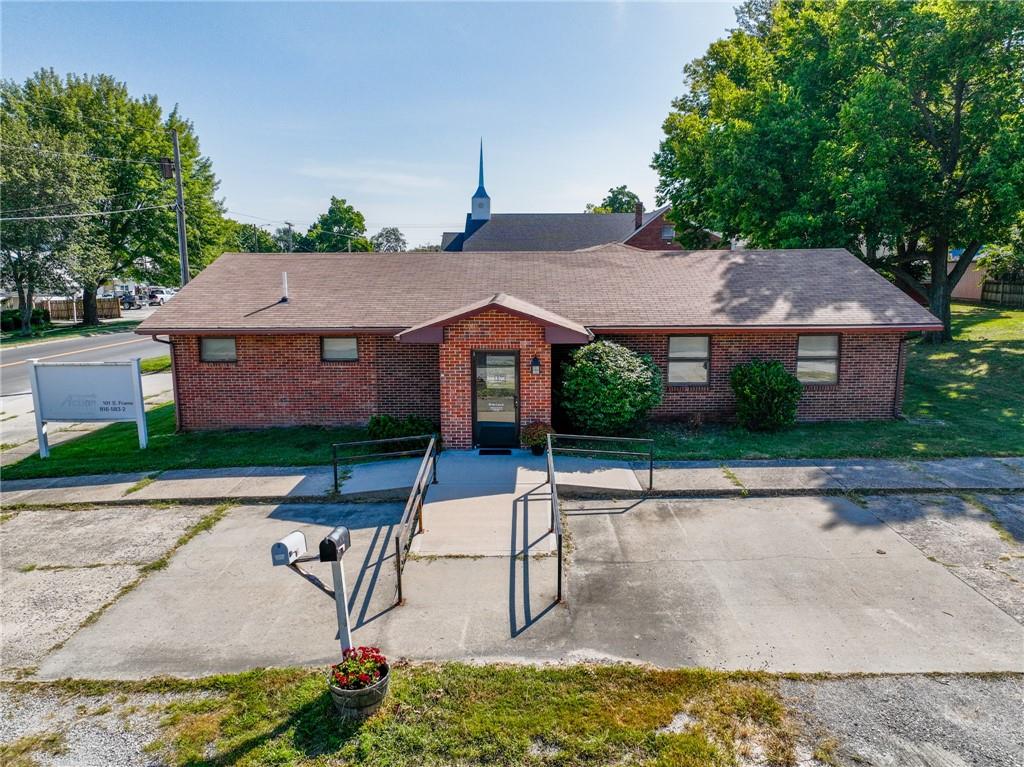 101 S Frame St, Hamilton, MO 64644