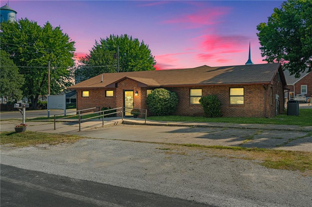 101 S Frame St, Hamilton, MO 64644