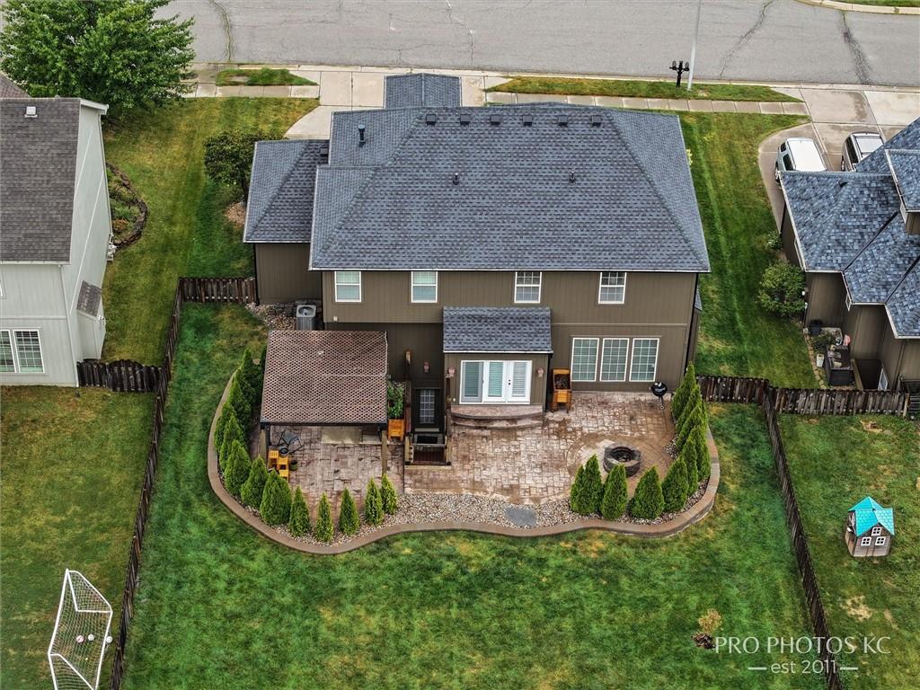 5703 NW 93rd St, Kansas City, MO 64154