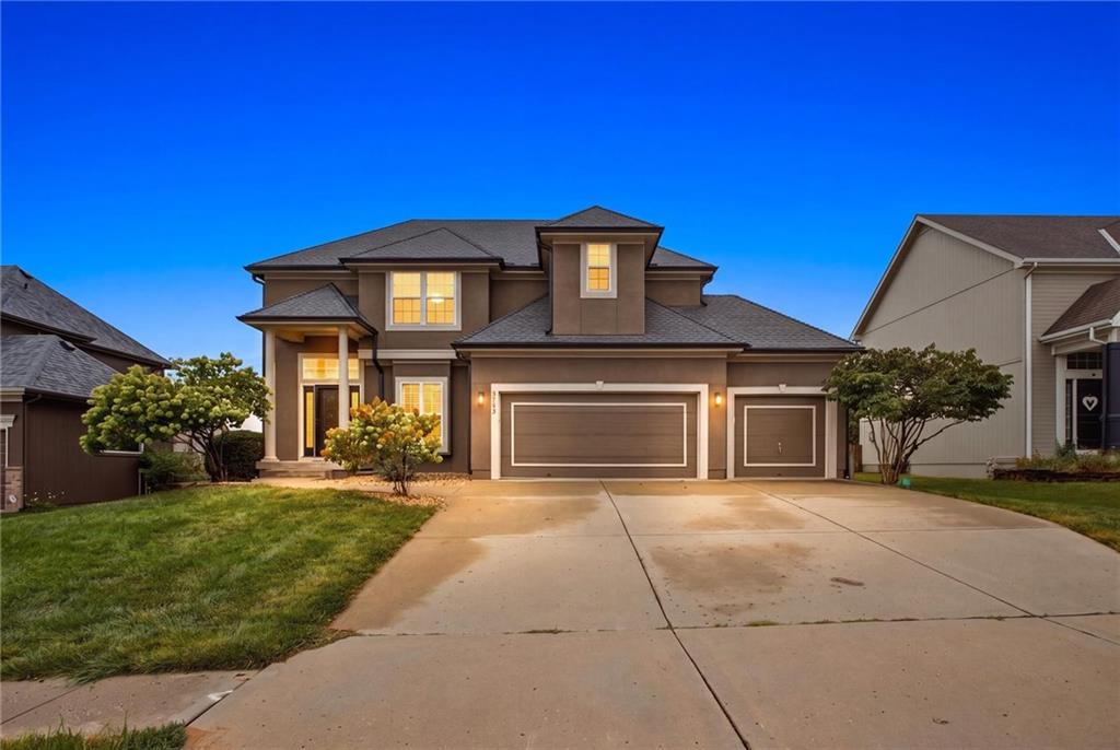 5703 NW 93rd St, Kansas City, MO 64154