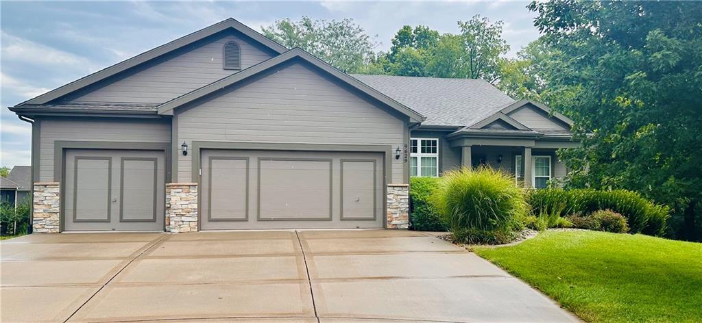 9629 N Adrian Ave, Kansas City, MO 64154