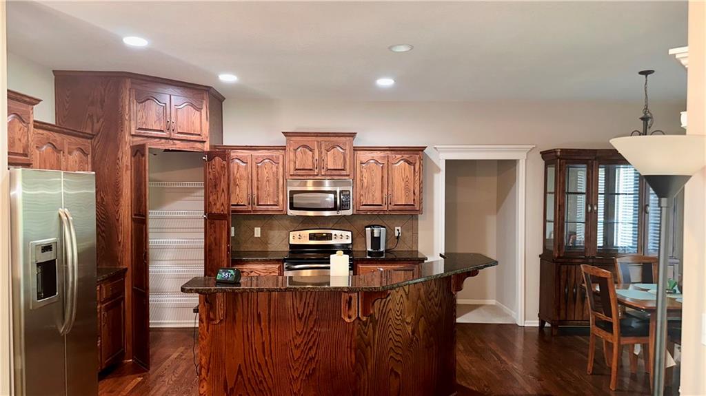 9629 N Adrian Ave, Kansas City, MO 64154