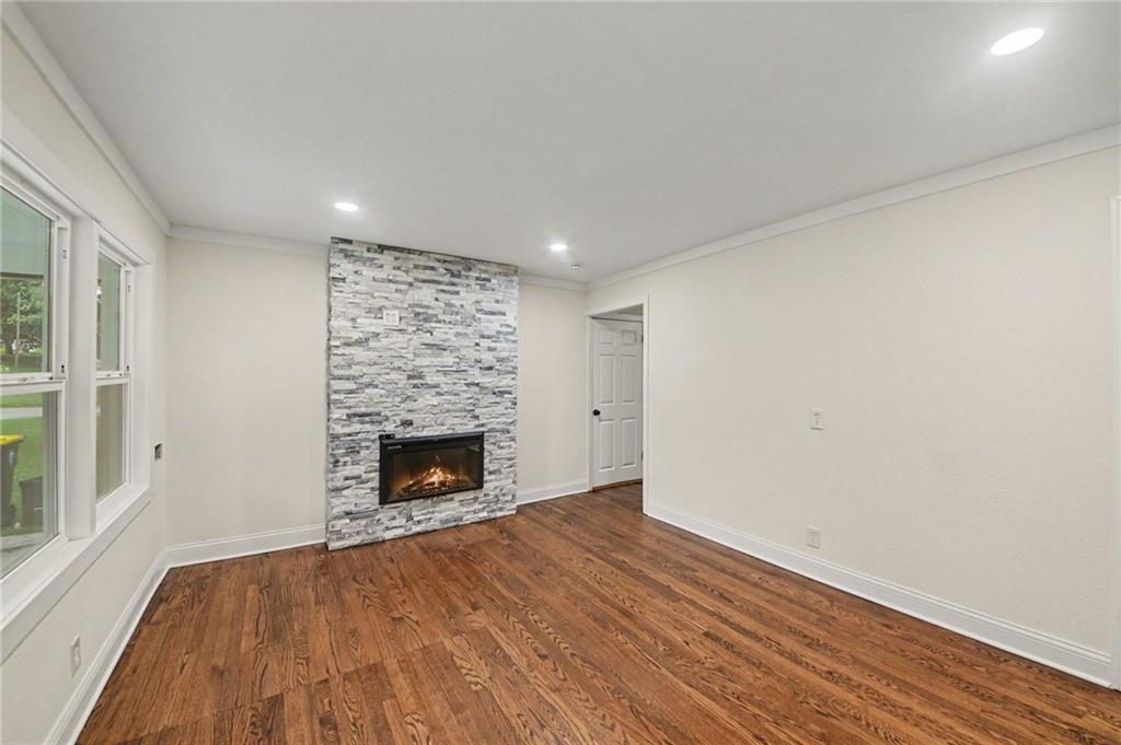 7135 Main St, Kansas City, MO 64114