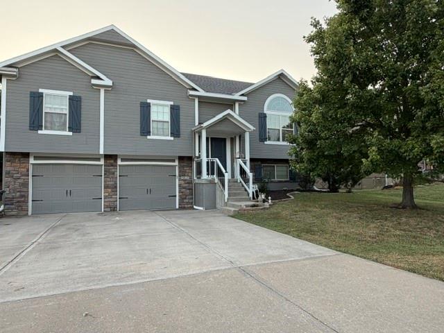 9025 SW 10th St, Blue Springs, MO 64064