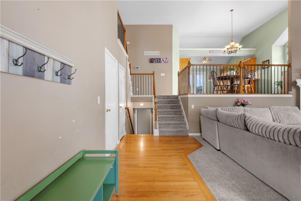4413 SW Hillside Dr, Lee's Summit, MO 64082