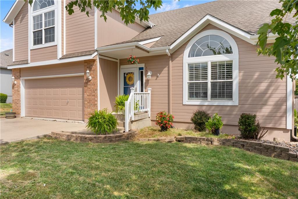 4413 SW Hillside Dr, Lee's Summit, MO 64082