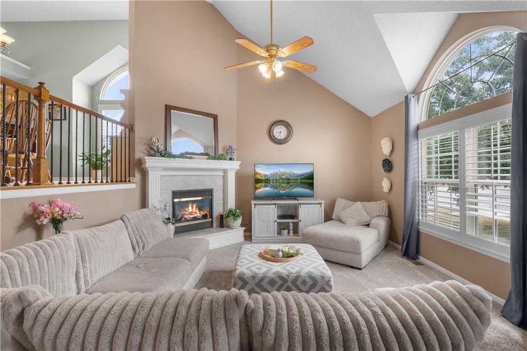 4413 SW Hillside Dr, Lee's Summit, MO 64082