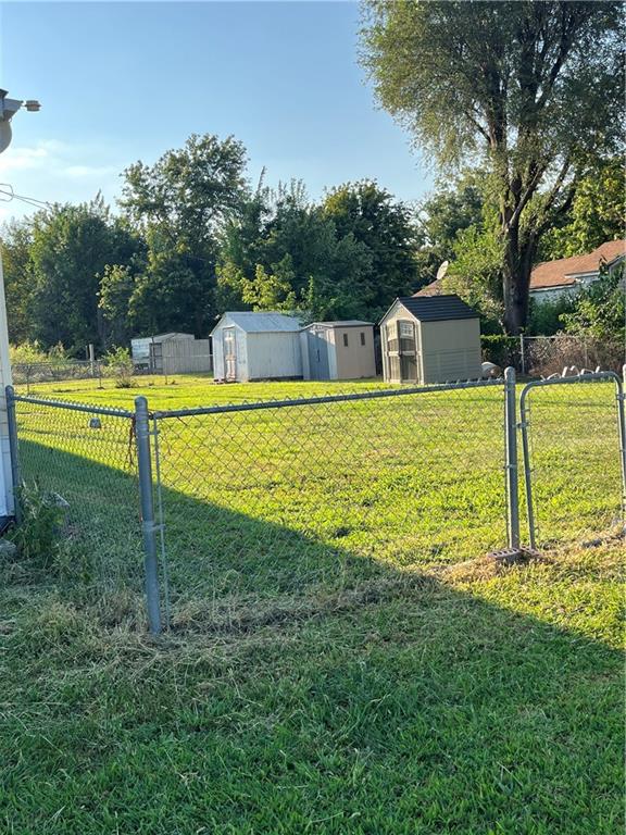 4704 N Adams Rd, Independence, MO 64058