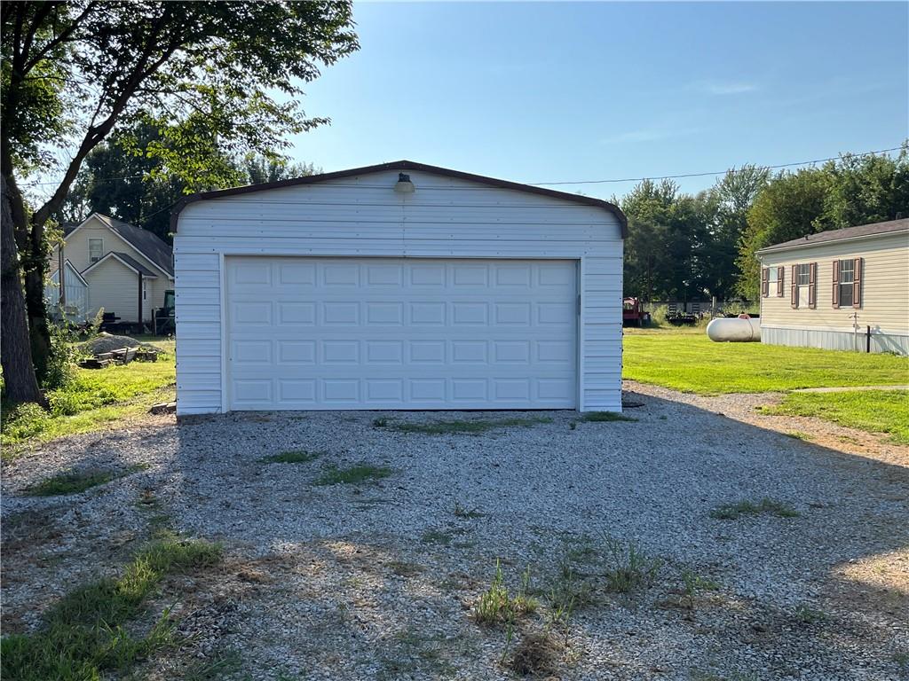4704 N Adams Rd, Independence, MO 64058