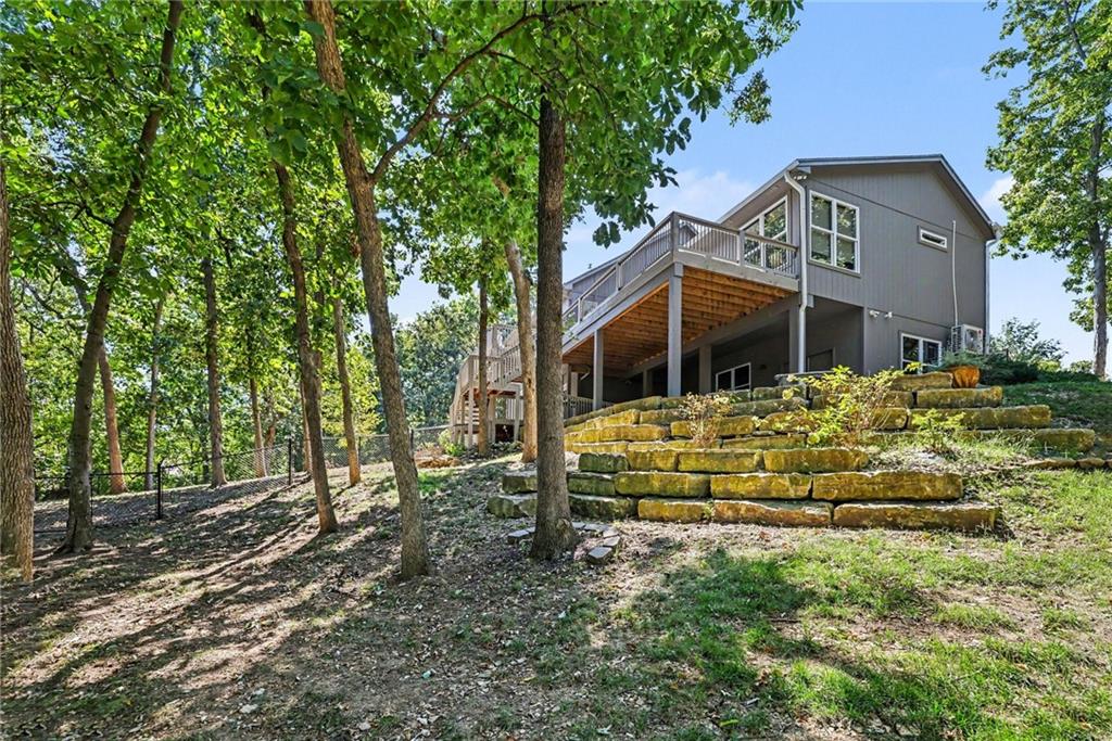 929 NE Emily Ln, Lee's Summit, MO 64086