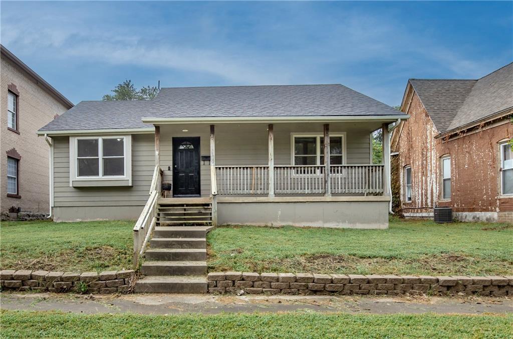 407 W Peoria St, Paola, KS 66071