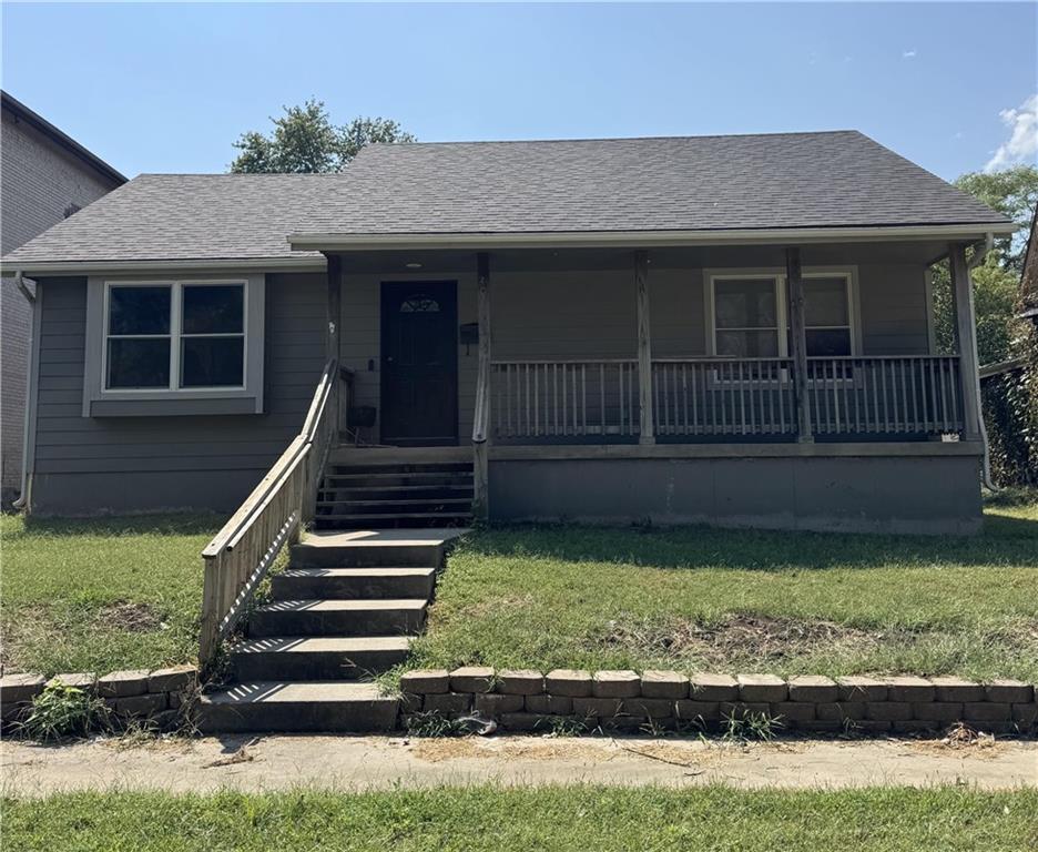 407 W Peoria St, Paola, KS 66071