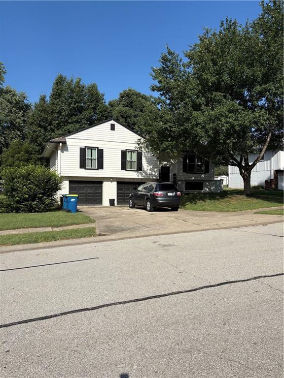 912 Canterbury Ln, Liberty, MO 64068