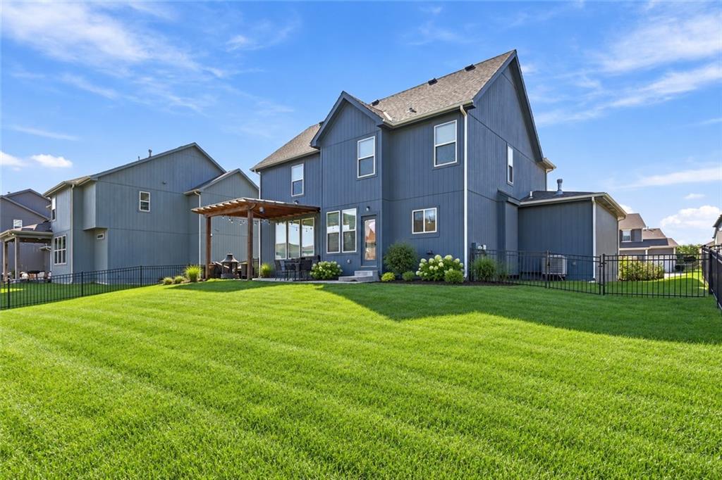1804 NE Griffin Dr, Lee's Summit, MO 64086