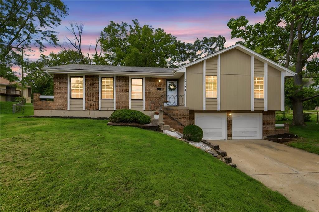 1718 E 97th Ter, Kansas City, MO 64131