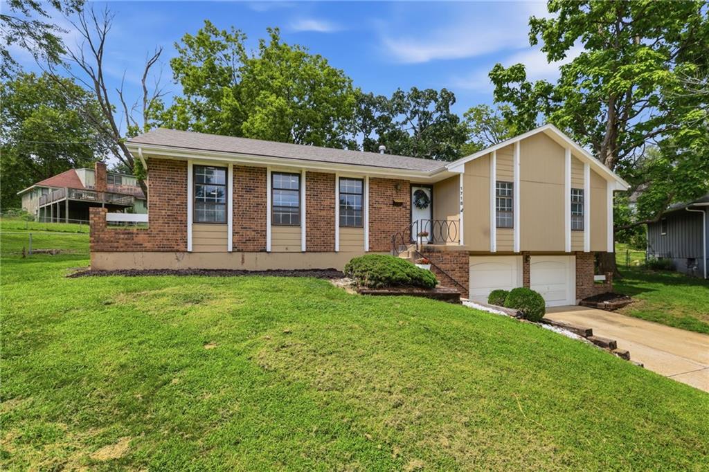 1718 E 97th Ter, Kansas City, MO 64131