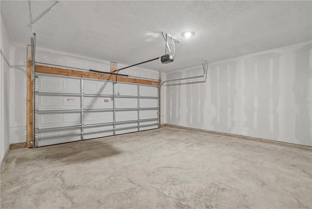707 SW 6th Ter, Oak Grove, MO 64075