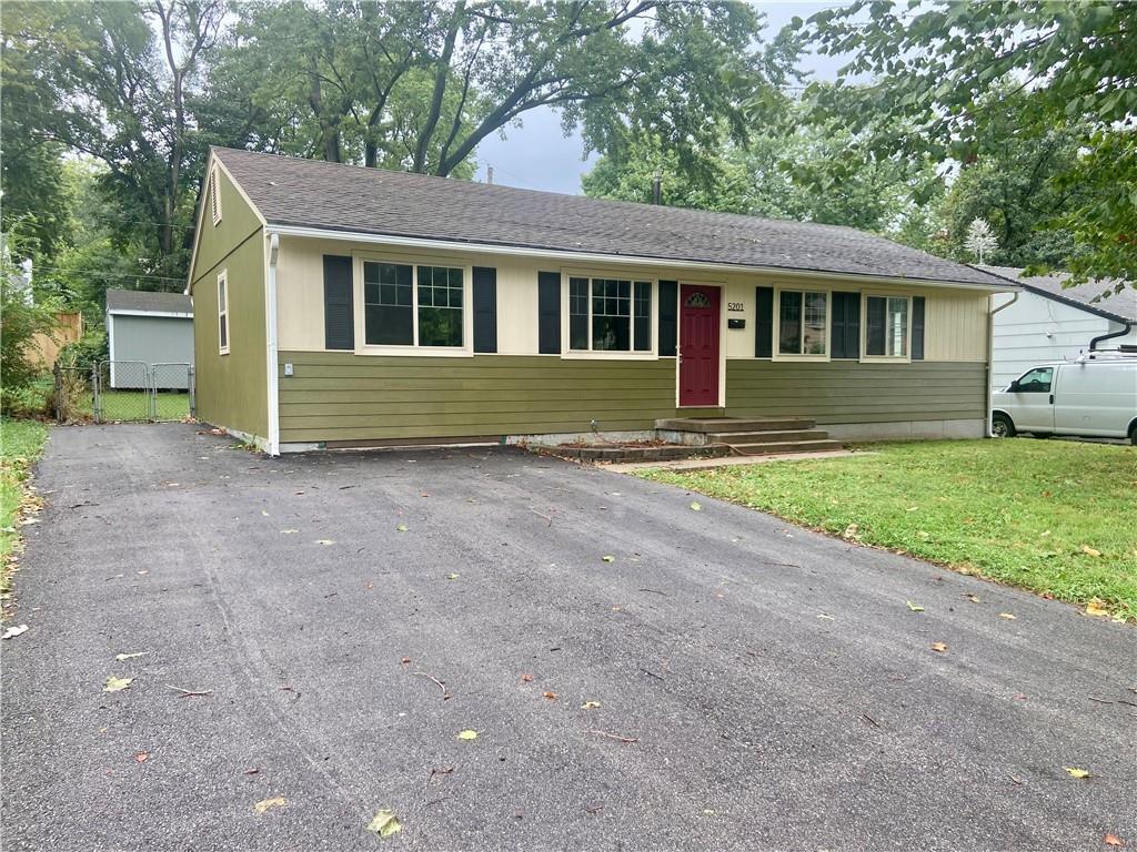 5201 S Norfleet Rd, Independence, MO 64055