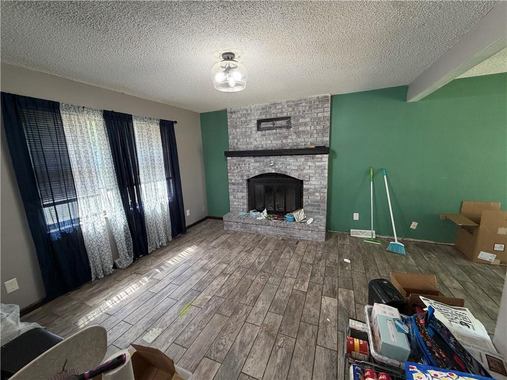 317 Sandstone Dr, Blue Springs, MO 64014