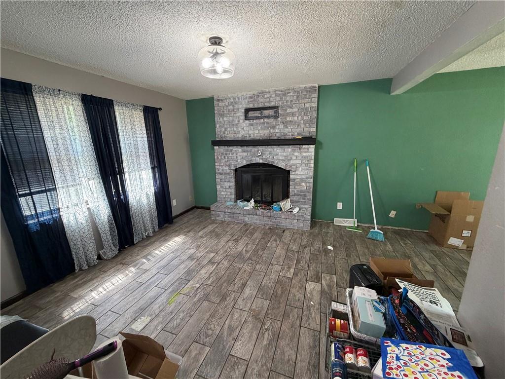 317 Sandstone Dr, Blue Springs, MO 64014