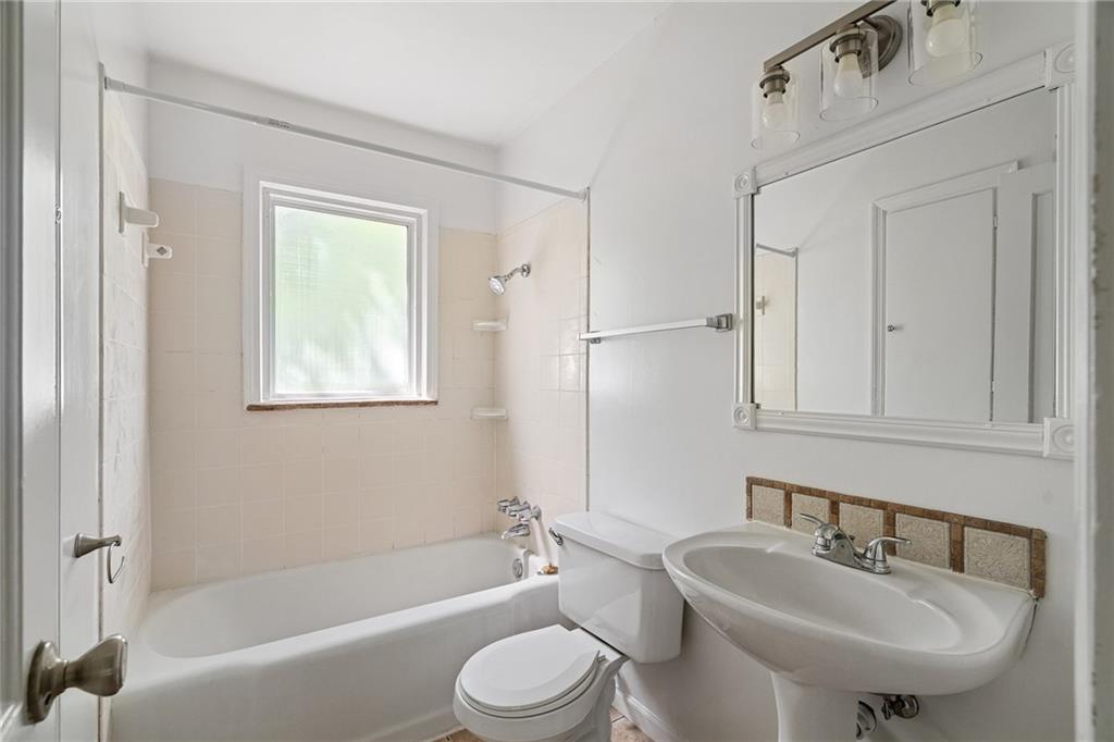 5314 Linden St, Roeland Park, KS 66205