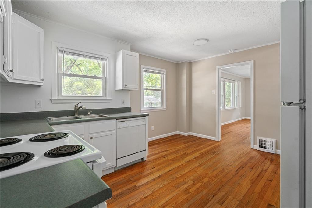 5314 Linden St, Roeland Park, KS 66205