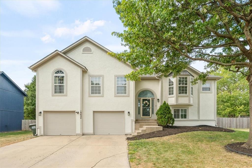 18424 S Juniper St, Gardner, KS 66030