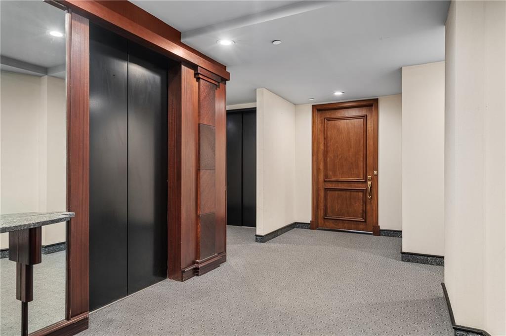 400 W 49th Ter #2032, Kansas City, MO 64112