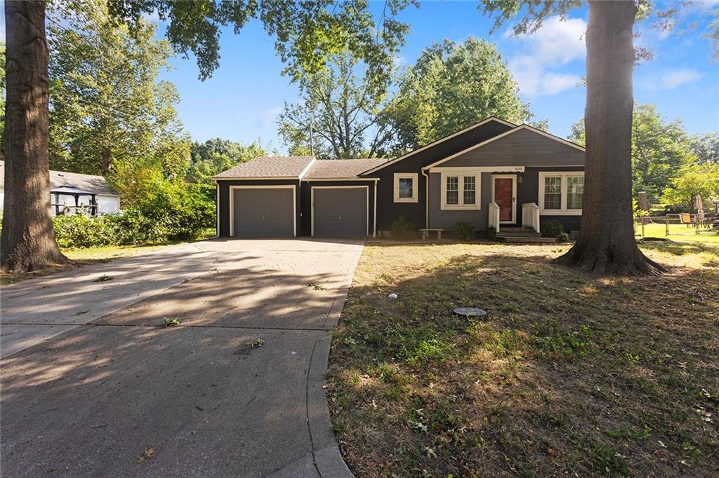 5039 NE Park Ln, Kansas City, MO 64118